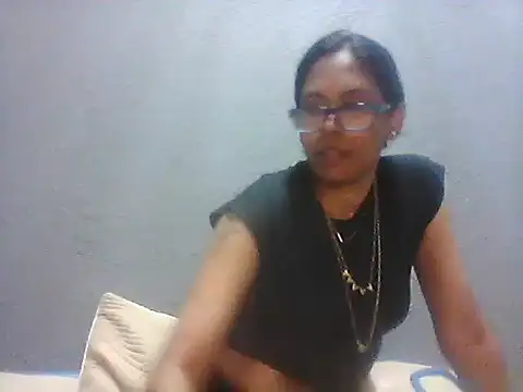 Snapshot of TiaBlaze chatting on December 14, 2025, 10:03 pm TiaBlaze online show from December 14, 2025, 10:03 pm