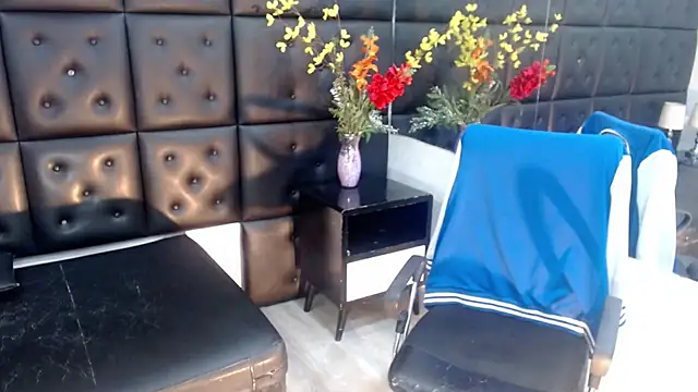 Snapshot of ChrisHott01 chatting on December 16, 2025, 2:16 am ChrisHott01 online show from December 16, 2025, 2:16 am