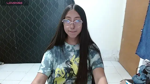 Snapshot of Nanylux chatting on May 3, 2026, 3:56 am Nanylux online show from May 3, 2026, 3:56 am