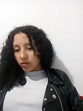 Snapshot of pettymoon1 chatting on December 13, 2025, 9:42 pm pettymoon1 online show from December 13, 2025, 9:42 pm