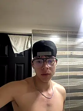 Snapshot of Handsome_boys69 chatting on December 1, 2025, 1:43 am Handsome boys69 online show from December 1, 2025, 1:43 am