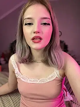 Snapshot of YunnaTyan chatting on December 13, 2025, 7:53 pm YunnaTyan online show from December 13, 2025, 7:53 pm