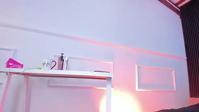 Sienarosewood online show from February 13, 2026, 3:57 am