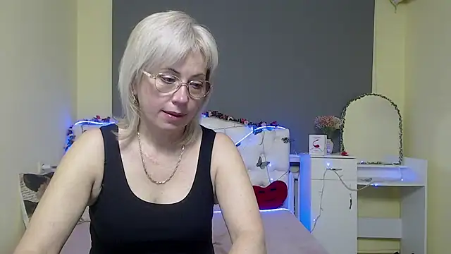 Snapshot of LaurenWishy chatting on April 28, 2026, 2:27 am LaurenWishy online show from April 28, 2026, 2:27 am