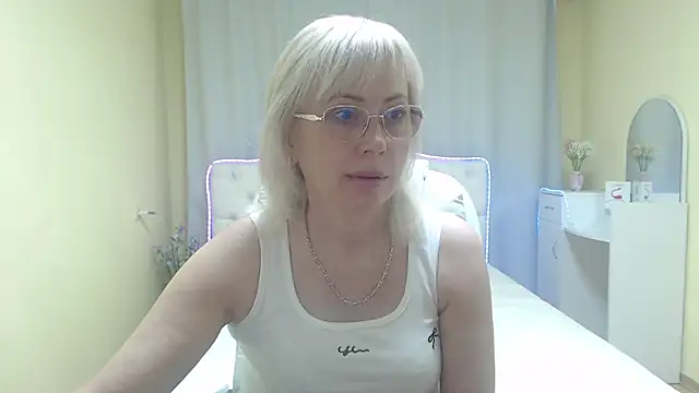 Snapshot of LaurenWishy chatting on May 23, 2026, 5:12 am LaurenWishy online show from May 23, 2026, 5:12 am