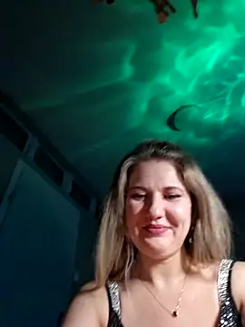 purplemoon1 online show from December 18, 2025, 10:16 pm