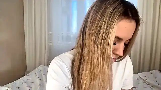 Snapshot of LuciaShadwell chatting on December 1, 2025, 4:17 am LuciaShadwell online show from December 1, 2025, 4:17 am