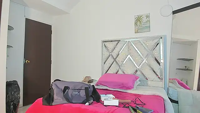 Valentinhaa online show from December 4, 2025, 12:25 pm