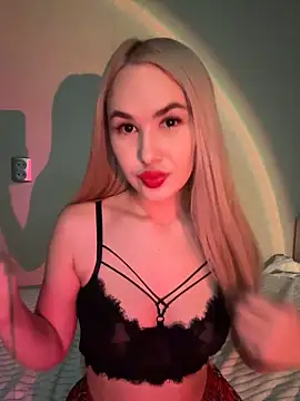 Snapshot of Miss_Alisse chatting on December 4, 2025, 5:43 pm Miss Alisse online show from December 4, 2025, 5:43 pm