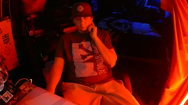 Snapshot of Bowerboi chatting on November 22, 2025, 3:38 am Bowerboi online show from November 22, 2025, 3:38 am