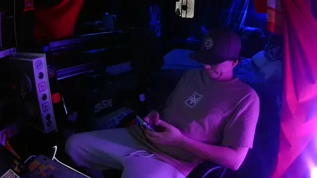 Snapshot of Bowerboi chatting on November 29, 2025, 12:46 am Bowerboi online show from November 29, 2025, 12:46 am