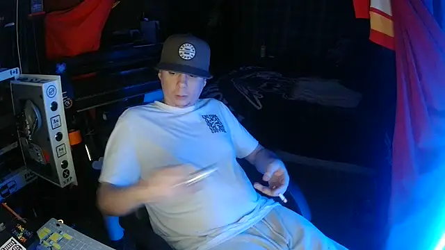 Snapshot of Bowerboi chatting on November 30, 2025, 3:10 am Bowerboi online show from November 30, 2025, 3:10 am