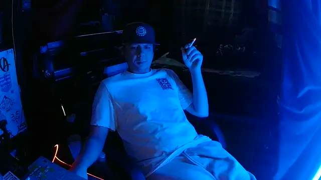 Snapshot of Bowerboi chatting on November 30, 2025, 10:36 pm Bowerboi online show from November 30, 2025, 10:36 pm