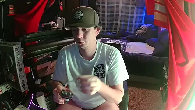 Snapshot of Bowerboi chatting on December 1, 2025, 10:48 pm Bowerboi online show from December 1, 2025, 10:48 pm