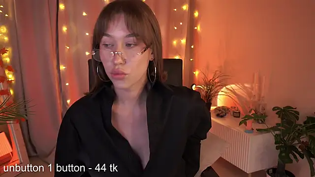 AnnetteLane online show from November 29, 2025, 4:26 am