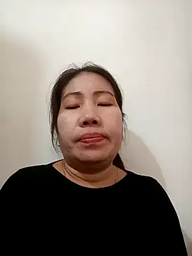 Snapshot of Reema_143 chatting on December 2, 2025, 5:24 am Reema 143 online show from December 2, 2025, 5:24 am