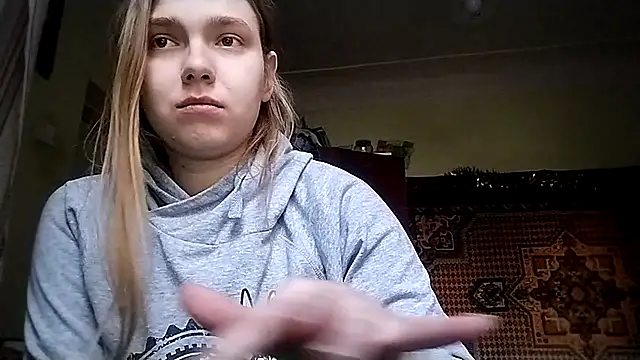 KikiBang online show from December 23, 2025, 8:45 am