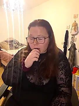 Snapshot of NaughtyNiia chatting on December 14, 2025, 2:44 pm NaughtyNiia online show from December 14, 2025, 2:44 pm