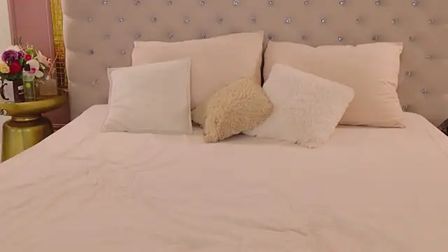 LilyLevine online show from January 13, 2026, 5:02 am