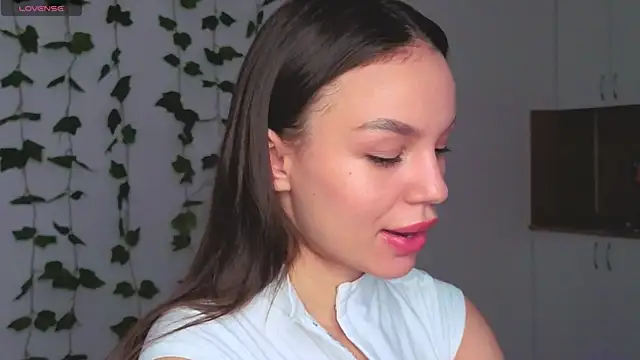 Tiffany Sweetie online show from April 15, 2026, 12:45 pm