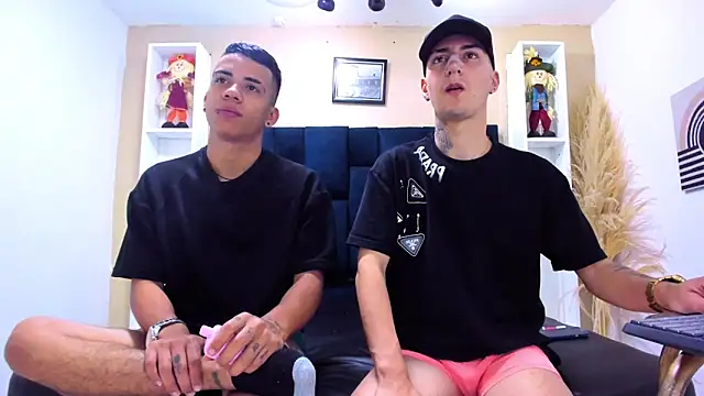 Snapshot of DamianAndMAximoo chatting on December 2, 2025, 11:59 am DamianAndMAximoo online show from December 2, 2025, 11:59 am