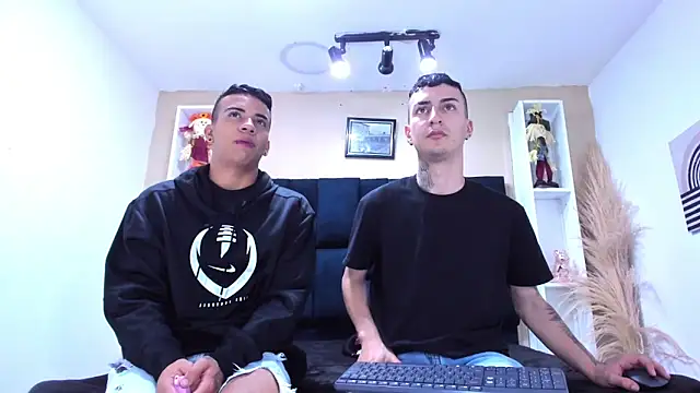 Snapshot of DamianAndMAximoo chatting on December 5, 2025, 11:52 am DamianAndMAximoo online show from December 5, 2025, 11:52 am