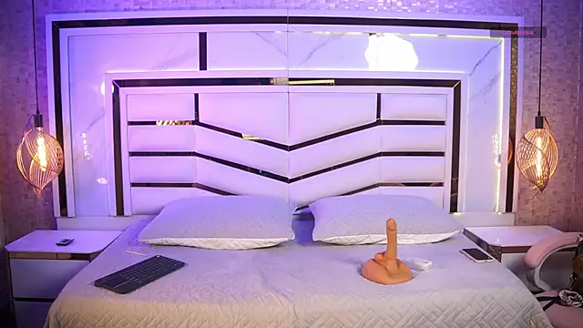 luciana agudelo online show from December 18, 2025, 7:53 pm