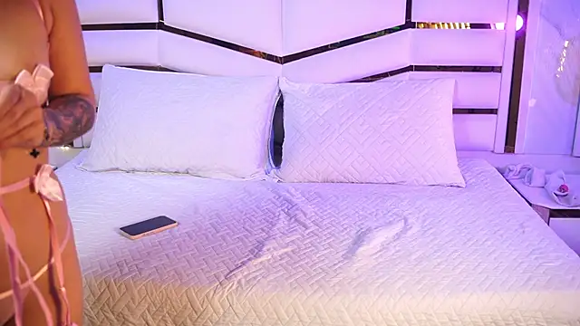 luciana agudelo online show from December 20, 2025, 7:43 pm