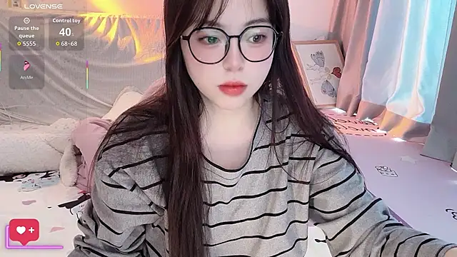 Snapshot of -Angela chatting on December 2, 2025, 2:39 am -Angela online show from December 2, 2025, 2:39 am