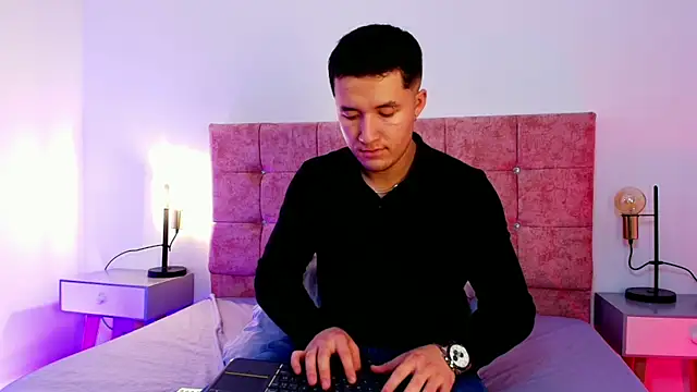 Snapshot of Ethan-Connor chatting on January 12, 2026, 12:43 pm Ethan-Connor online show from January 12, 2026, 12:43 pm