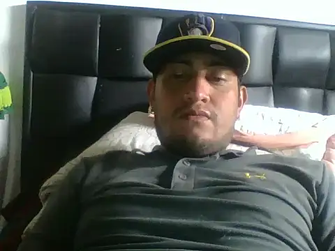 Snapshot of Minnie2013Mickey chatting on November 26, 2025, 7:15 pm Minnie2013Mickey online show from November 26, 2025, 7:15 pm