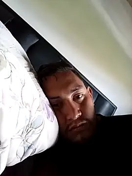 Snapshot of Minnie2013Mickey chatting on December 19, 2025, 7:10 pm Minnie2013Mickey online show from December 19, 2025, 7:10 pm