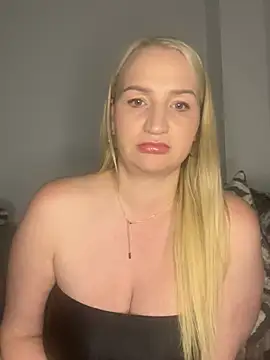 BootyQueenApril online show from April 10, 2026, 7:29 pm