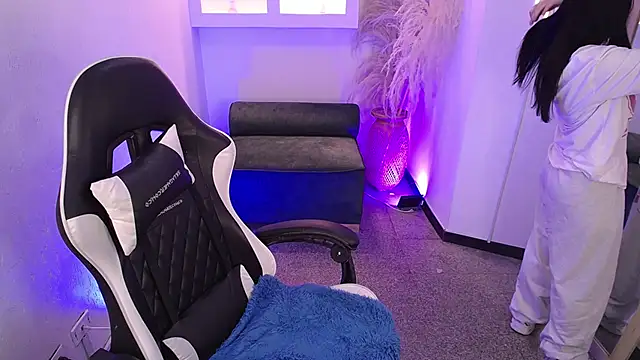 vallolett online show from December 1, 2025, 9:20 pm