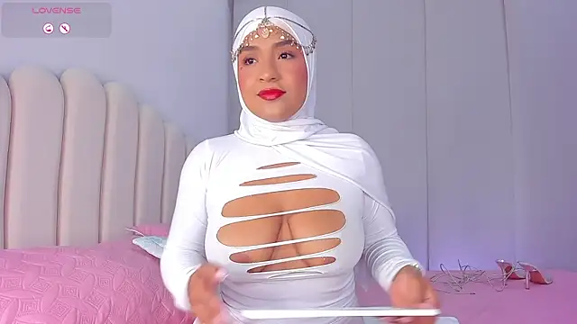 Snapshot of Amira-Zahra chatting on June 15, 2026, 10:12 pm Amira-Zahra online show from June 15, 2026, 10:12 pm