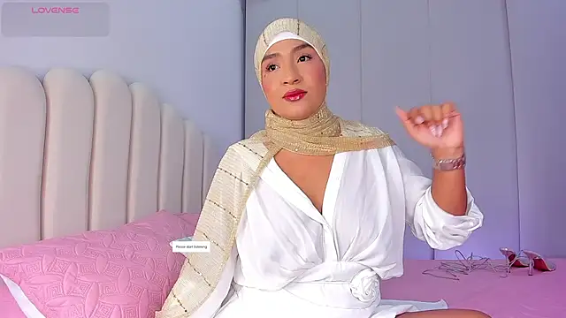 Snapshot of Amira-Zahra chatting on June 16, 2026, 10:45 pm Amira-Zahra online show from June 16, 2026, 10:45 pm