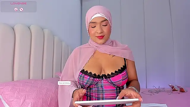Snapshot of Amira-Zahra chatting on June 17, 2026, 10:54 pm Amira-Zahra online show from June 17, 2026, 10:54 pm