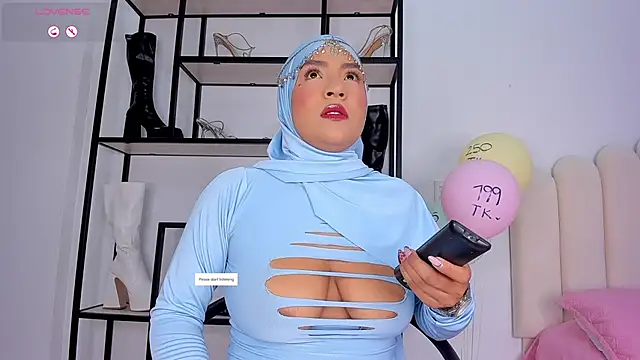 Snapshot of Amira-Zahra chatting on June 30, 2026, 10:33 pm Amira-Zahra online show from June 30, 2026, 10:33 pm