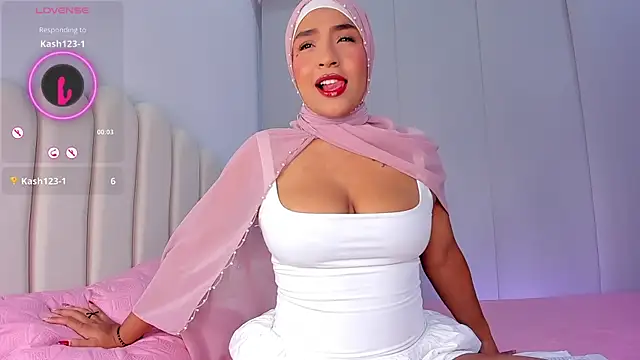 Snapshot of Amira-Zahra chatting on July 13, 2026, 10:12 pm Amira-Zahra online show from July 13, 2026, 10:12 pm