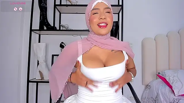 Snapshot of Amira-Zahra chatting on July 22, 2026, 10:45 pm Amira-Zahra online show from July 22, 2026, 10:45 pm