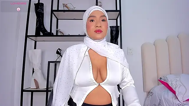 Snapshot of Amira-Zahra chatting on July 23, 2026, 10:29 pm Amira-Zahra online show from July 23, 2026, 10:29 pm
