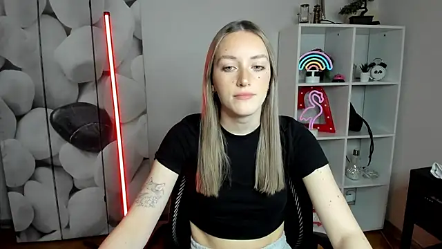 Snapshot of EvelynBlond chatting on January 7, 2026, 1:24 pm EvelynBlond online show from January 7, 2026, 1:24 pm