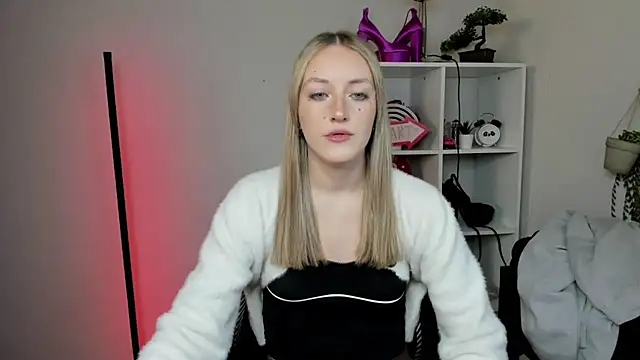 EvelynBlond online show from March 12, 2026, 1:50 pm