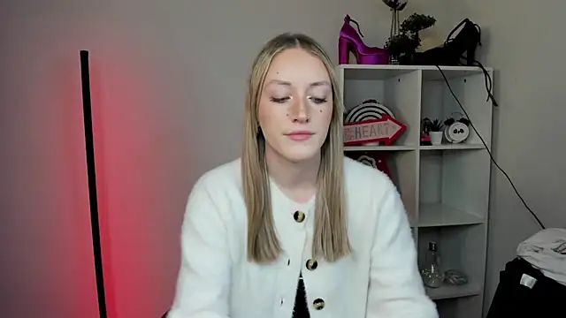 EvelynBlond online show from March 20, 2026, 1:38 pm