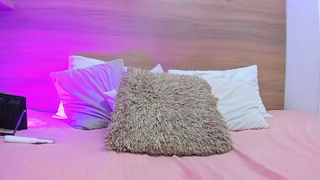 Snapshot of emilyrousee01 chatting on December 13, 2025, 7:53 pm emilyrousee01 online show from December 13, 2025, 7:53 pm