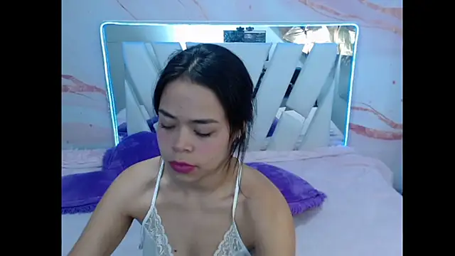 Snapshot of BlueLove19 chatting on December 5, 2025, 8:27 pm BlueLove19 online show from December 5, 2025, 8:27 pm