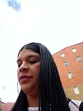 Layla-daring online show from April 16, 2026, 6:19 pm