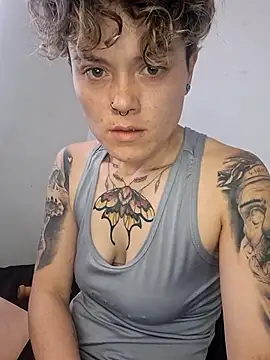 Snapshot of megan_NL chatting on December 2, 2025, 9:43 pm megan NL online show from December 2, 2025, 9:43 pm