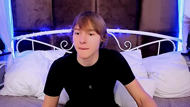 Snapshot of DonaldWoon chatting on December 5, 2025, 11:30 am DonaldWoon online show from December 5, 2025, 11:30 am