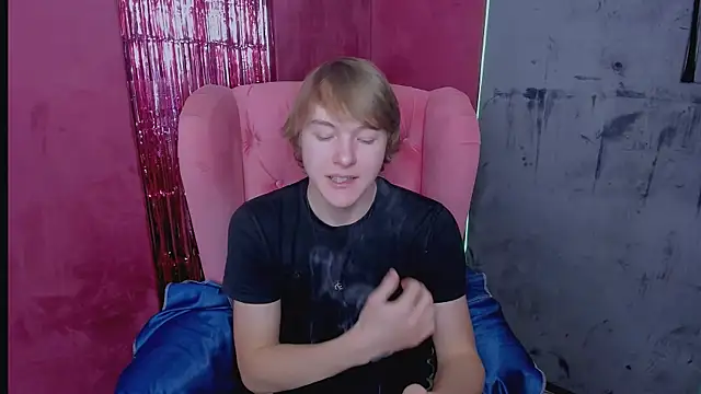 Snapshot of DonaldWoon chatting on December 14, 2025, 9:52 pm DonaldWoon online show from December 14, 2025, 9:52 pm